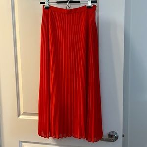 Ann Taylor Pleated skirt in great condition
